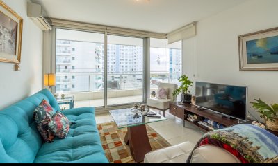 Apartamento 2 Dormitorios. Mansa, Punta Del Este - Seasons Tower - Ref : PBI13814