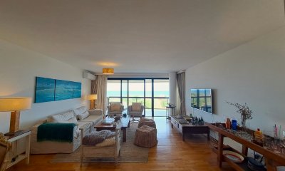 Apartamento frente al mar 2 dormitorios mas servicio  - Arenas Blancas - Ref : PBI13808