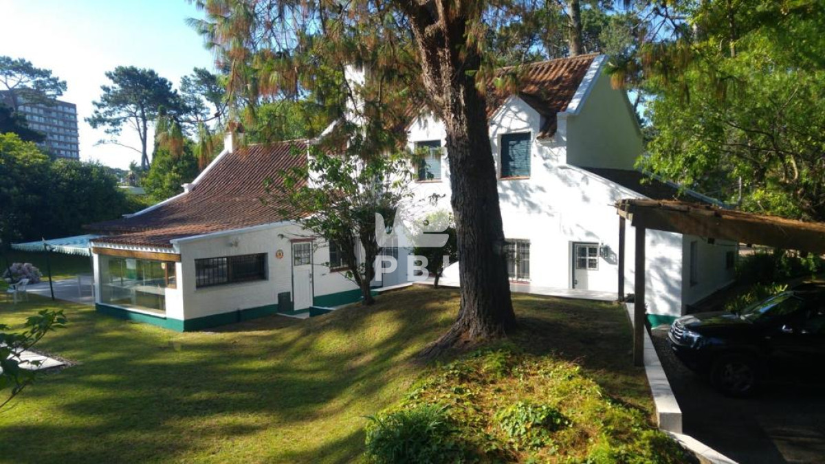 Venta casa 4 DORMITORIOS en Cantegril, Punta del Este - Ref : PBI2241