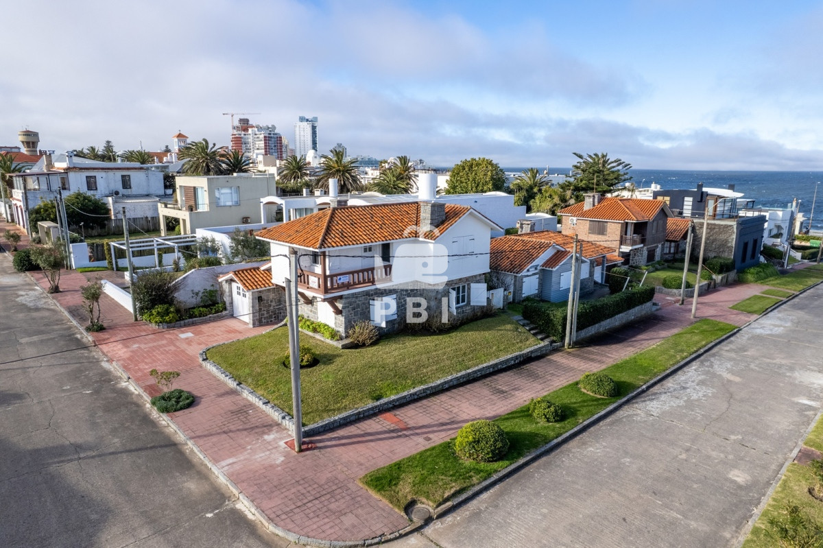 Venta casa 3 dormitorios, Peninsula, Punta del Este. - Ref : PBI13902