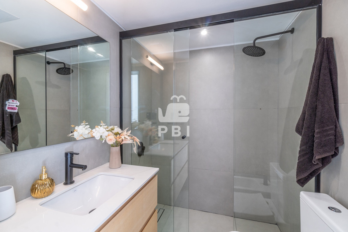 Q2FzYSBkZSAzIGRvcm1pdG9yaW9zIGVuIEFsbWFyLCBDbHViIGRlbCBMYWdvIC0gUmVmIDogUEJJMTQyMzY=