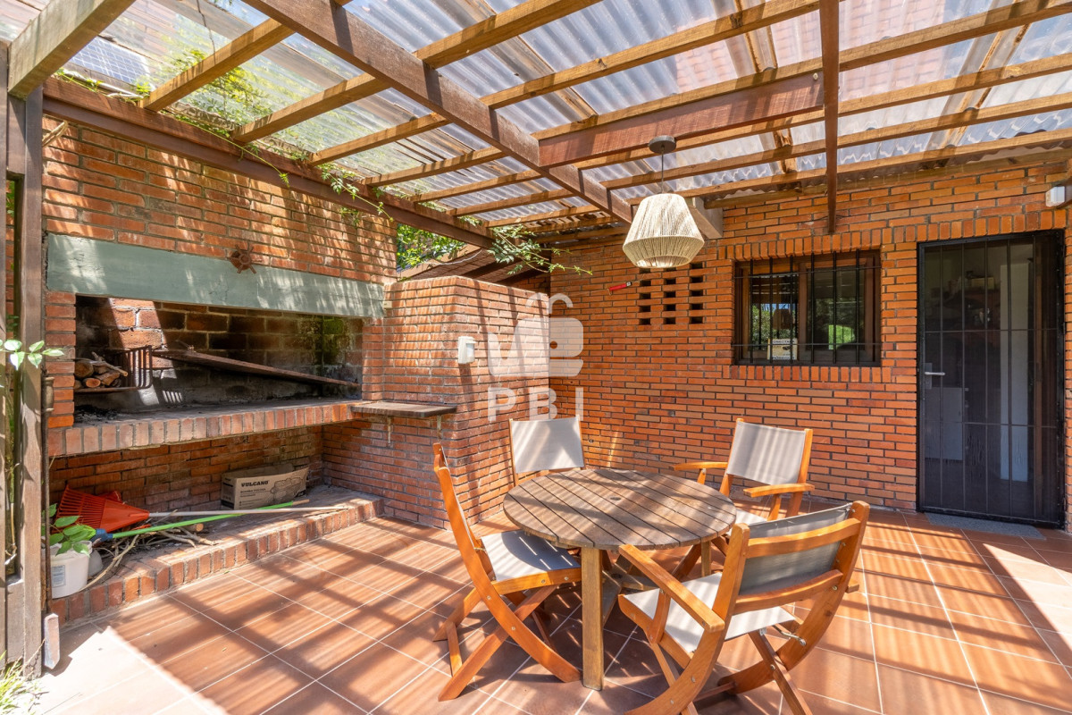 Q2FzYSBkZSAzIGRvcm1pdG9yaW9zIGVuIFRpbyBUb20sIFB1bnRhIEJhbGxlbmEgLSBSZWYgOiBQQkkxNTM5MQ==