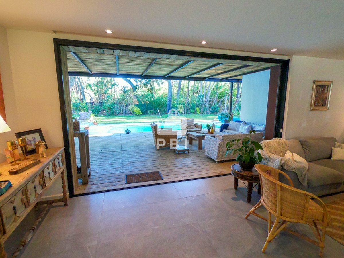 Q2FzYSA0IERPUk1JVE9SSU9TIGVuIERFU0lHTiBWSUxMQUdFLCBQdW50YSBCYWxsZW5hIC0gUmVmIDogUEJJMjMzMg==