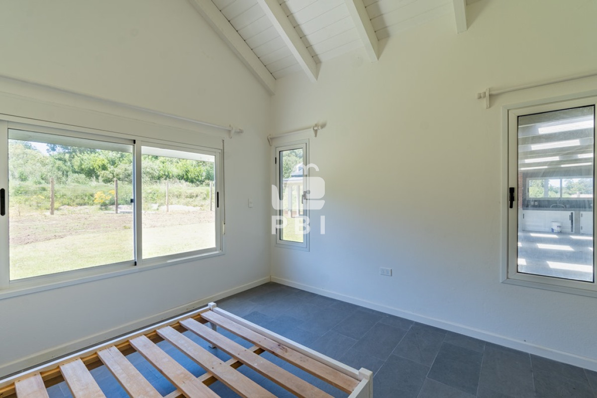 Q2FzYSA0IERPUk1JVE9SSU9TIGVuIENhbWlubyBMdXNzaWNoLCBQdW50YSBCYWxsZW5hIC0gUmVmIDogUEJJMjQ3NA==