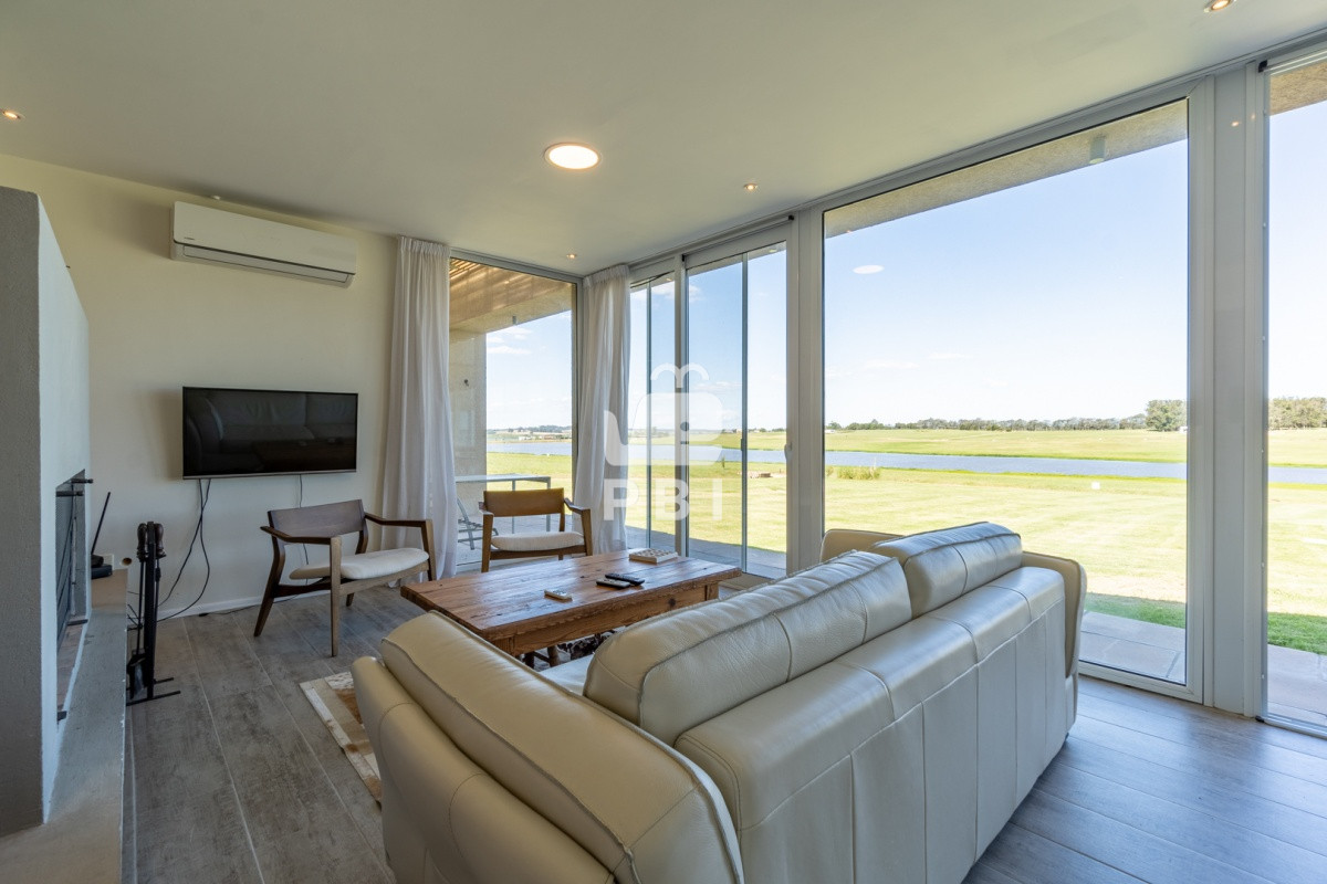 Q2FzYSA2IERPUk1JVE9SSU9TIGVuIExhZ3VuYSBkZSBsb3MgQ2lzbmVzLCBQdW50YSBCYWxsZW5hIC0gUmVmIDogUEJJMjg3MQ==