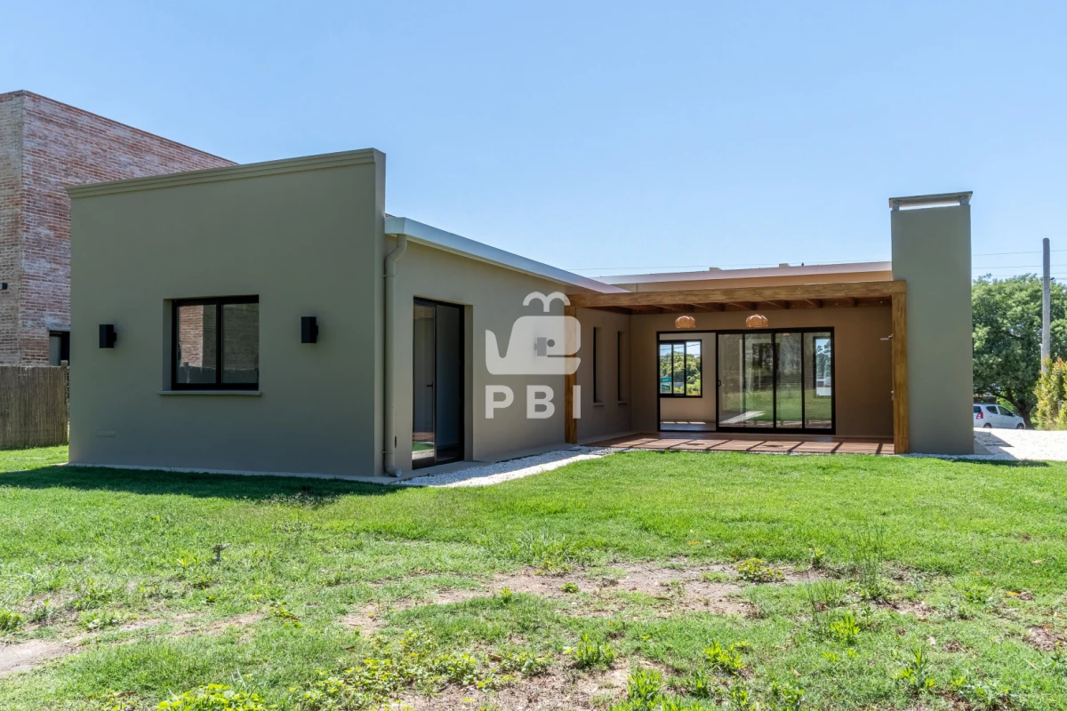 Q2FzYSBlbiB2ZW50YSBlbiBQaWVkcmFzIGRlbCBDaGlsZW5vLCBNYWxkb25hZG8uIC0gUmVmIDogUEJJMTU1NzU=