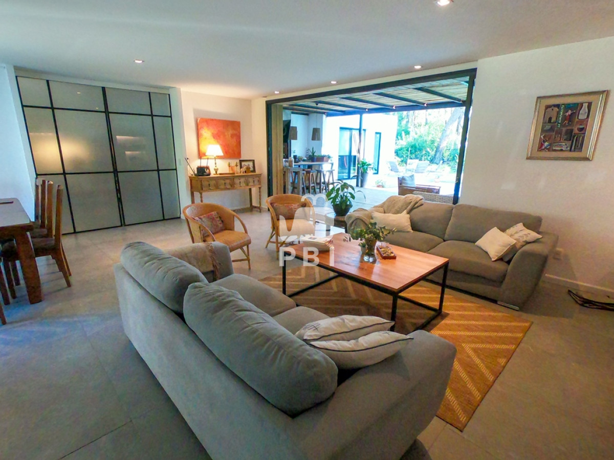 Q2FzYSA0IERPUk1JVE9SSU9TIGVuIERFU0lHTiBWSUxMQUdFLCBQdW50YSBCYWxsZW5hIC0gUmVmIDogUEJJMjMzMg==