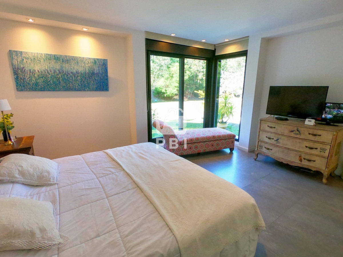 Q2FzYSA0IERPUk1JVE9SSU9TIGVuIERFU0lHTiBWSUxMQUdFLCBQdW50YSBCYWxsZW5hIC0gUmVmIDogUEJJMjMzMg==