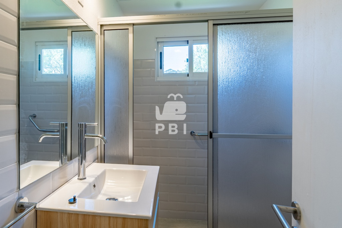 Q2FzYSA0IERPUk1JVE9SSU9TIGVuIENhbWlubyBMdXNzaWNoLCBQdW50YSBCYWxsZW5hIC0gUmVmIDogUEJJMjQ3NA==