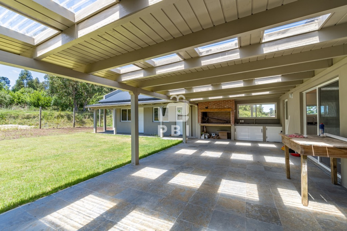 Q2FzYSA0IERPUk1JVE9SSU9TIGVuIENhbWlubyBMdXNzaWNoLCBQdW50YSBCYWxsZW5hIC0gUmVmIDogUEJJMjQ3NA==