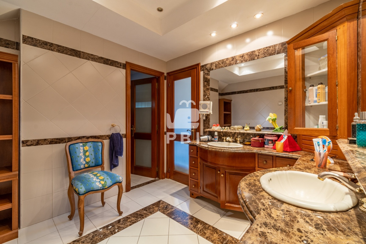 VmVudGEgY2FzYSBkZSA3IGRvcm1pdG9yaW9zLFBsYXlhIE1hbnNhLCBQdW50YSBkZWwgRXN0ZSAtIFJlZiA6IFBCSTI5MTU=