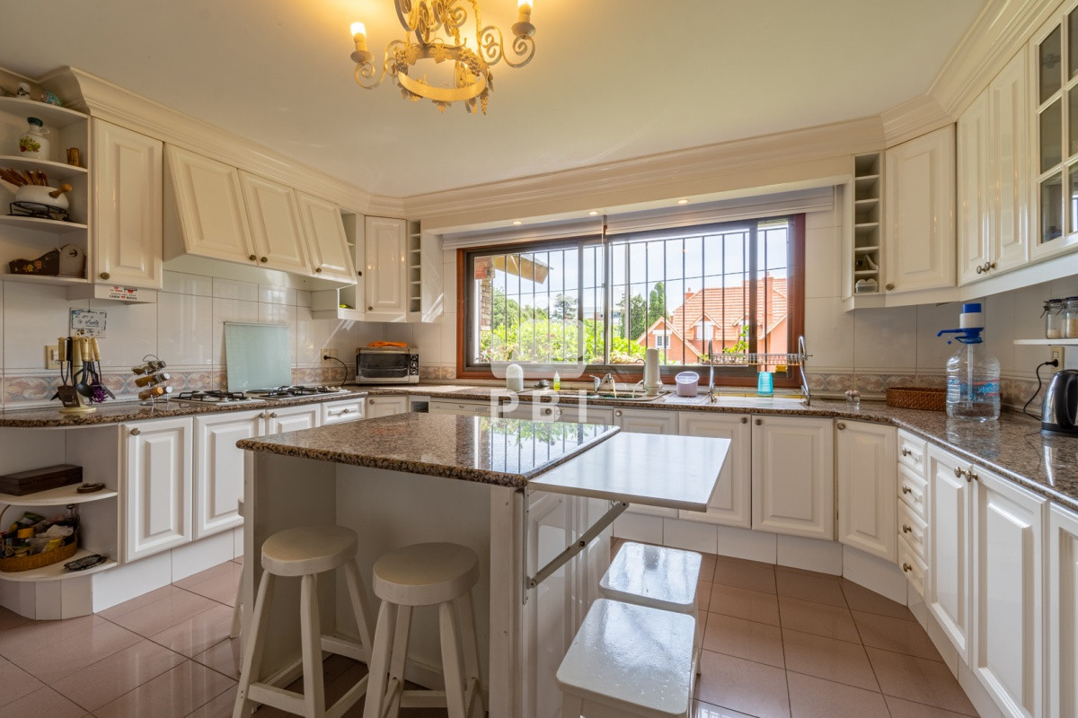 VmVudGEgY2FzYSBkZSA3IGRvcm1pdG9yaW9zLFBsYXlhIE1hbnNhLCBQdW50YSBkZWwgRXN0ZSAtIFJlZiA6IFBCSTI5MTU=