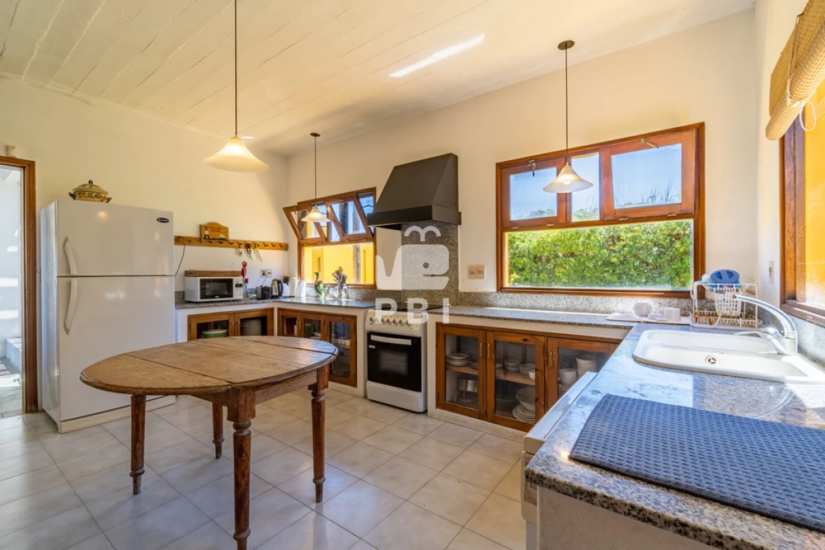 Q2FzYSA0IERPUk1JVE9SSU9TIGVuIEJhaGlhIGRlbCBQaW5hciwgUHVudGEgQmFsbGVuYSAtIFJlZiA6IFBCSTI2NDU=