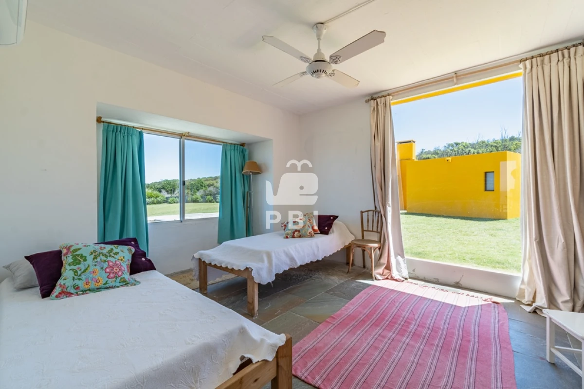 Q2FzYSA0IERPUk1JVE9SSU9TIGVuIEJhaGlhIGRlbCBQaW5hciwgUHVudGEgQmFsbGVuYSAtIFJlZiA6IFBCSTI2NDU=