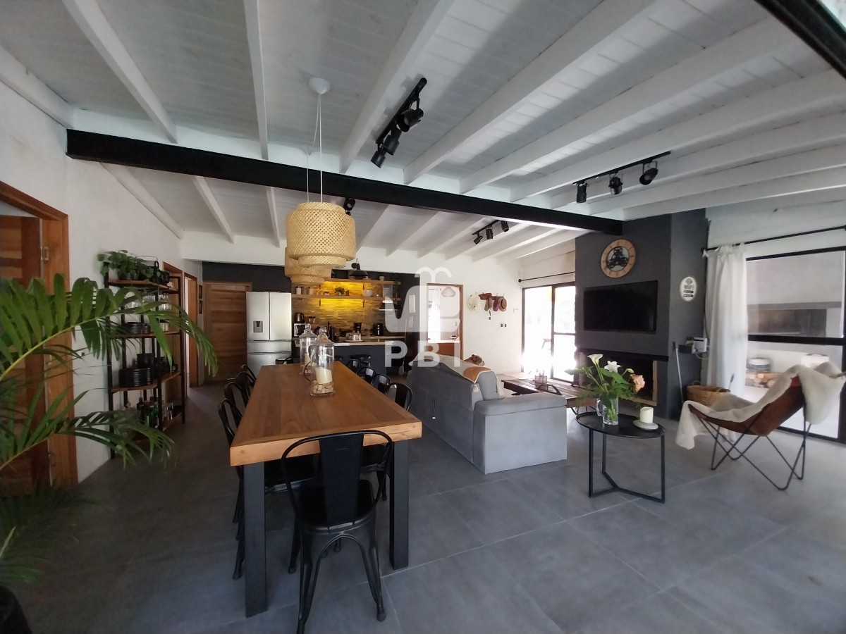 Q2FzYSA0IERPUk1JVE9SSU9TIGVuIEVkZW4gUm9jaywgTWFsZG9uYWRvIC0gUmVmIDogUEJJMTMxNTk=