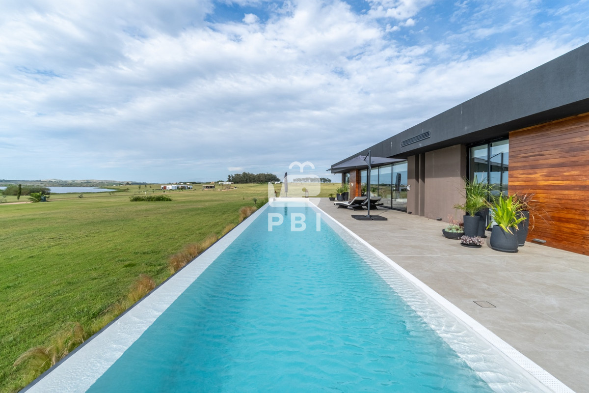 Q2FzYSBkZSAyIGRvcm1pdG9yaW9zIGVuIExhZ3VuYSBkZSBsb3MgQ2lzbmVzIC0gUmVmIDogUEJJMzIzOA==