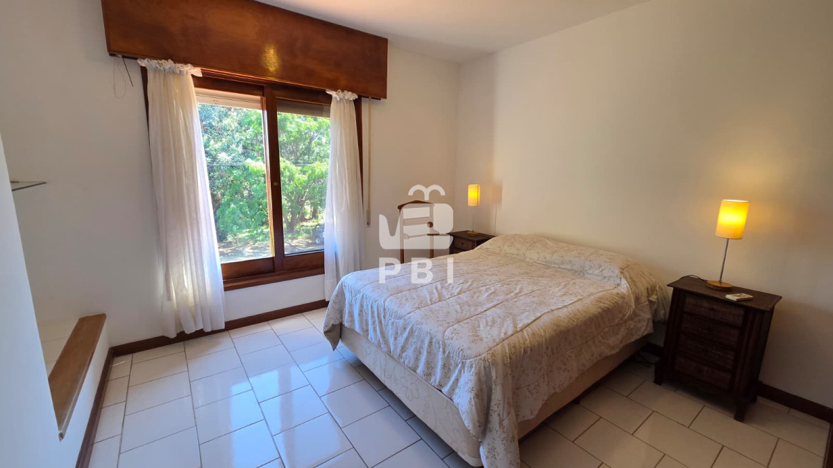 Q2FzYSAzIGRvcm1pdG9yaW9zIGVuIFB1bnRhIGRlbCBFc3RlIC0gUmVmIDogUEJJMTU3NzA=