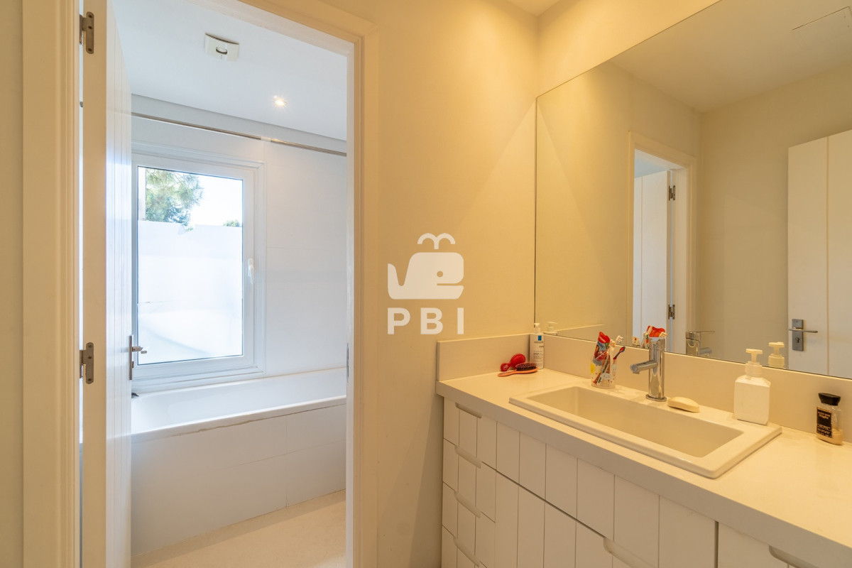 Q2FzYSBlbiB2ZW50YSBlbiBBY3JlcyBkZSBTb2xhbmFzLCBQdW50YSBCYWxsZW5hICAtIFJlZiA6IFBCSTE1NjU2