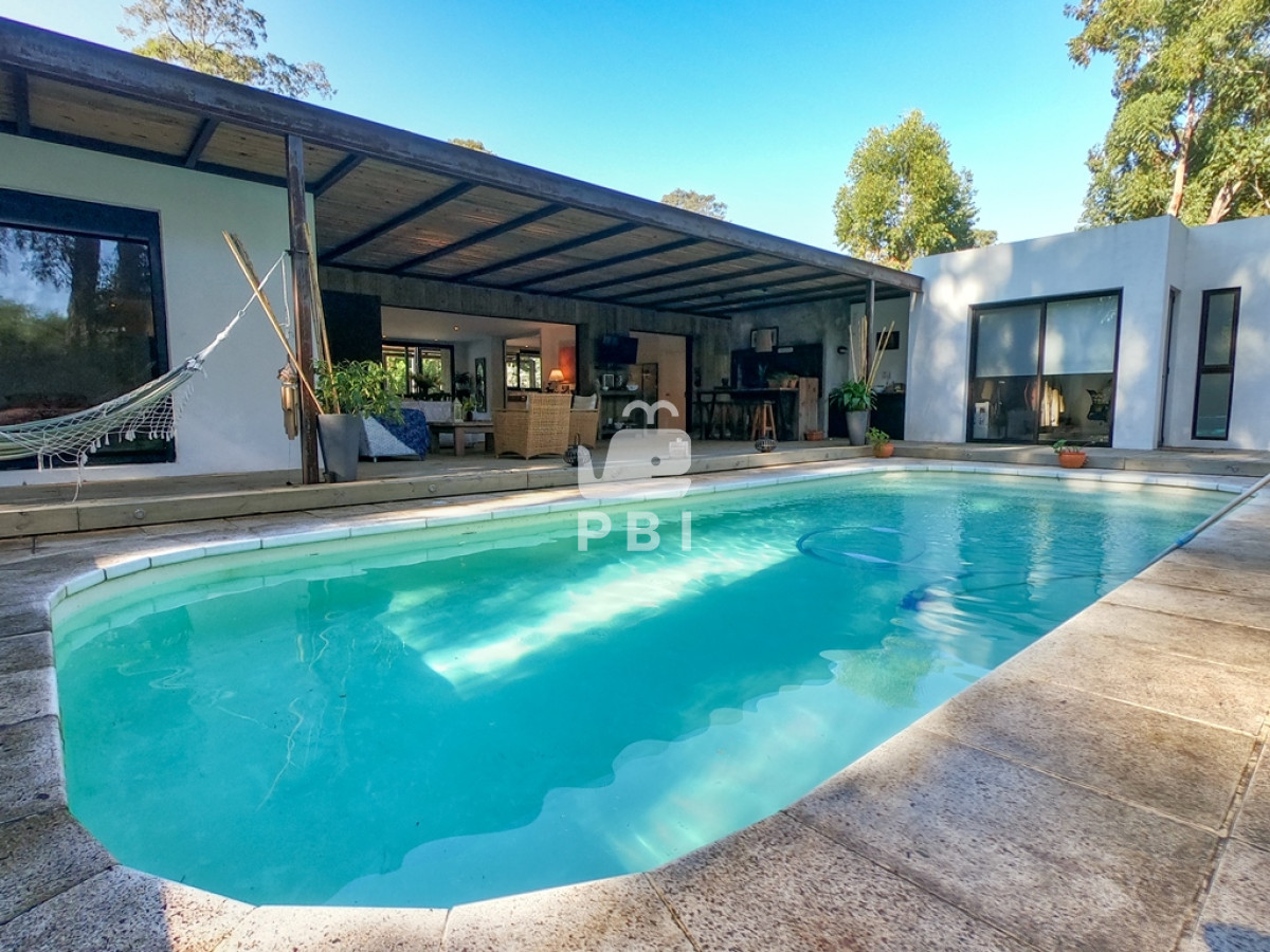 Q2FzYSA0IERPUk1JVE9SSU9TIGVuIERFU0lHTiBWSUxMQUdFLCBQdW50YSBCYWxsZW5hIC0gUmVmIDogUEJJMjMzMg==