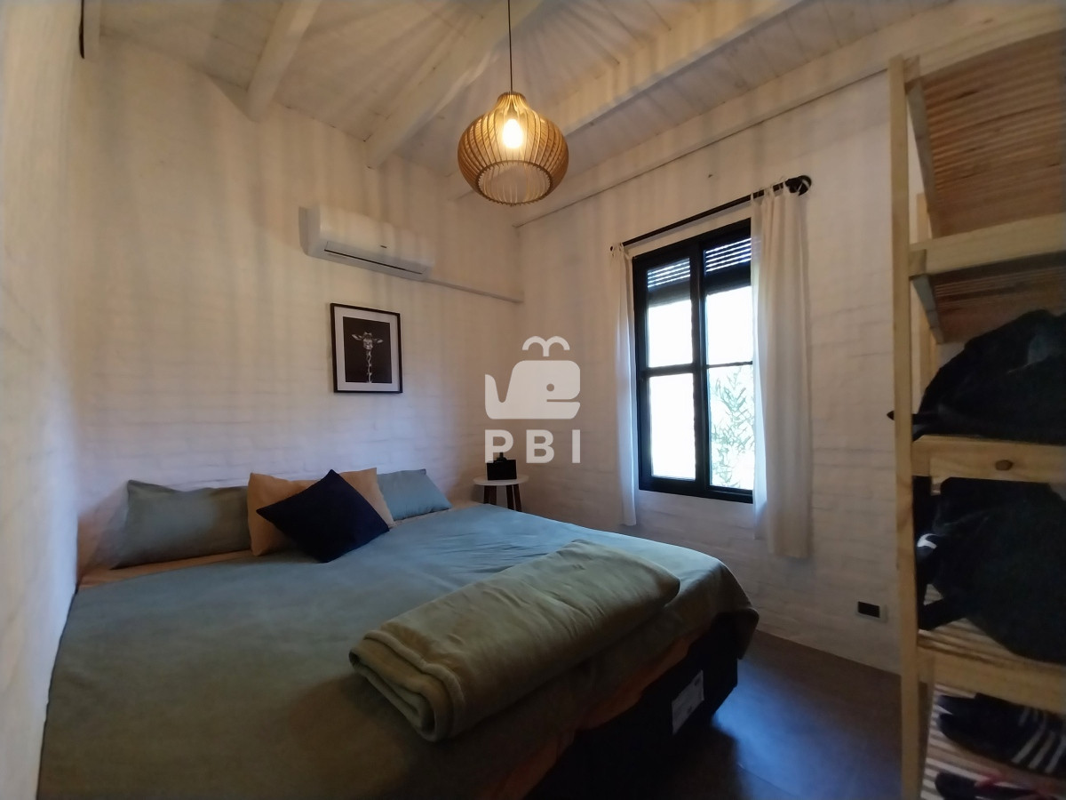 Q2FzYSA0IERPUk1JVE9SSU9TIGVuIEVkZW4gUm9jaywgTWFsZG9uYWRvIC0gUmVmIDogUEJJMTMxNTk=