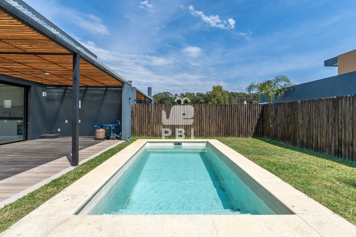 Q2FzYSBkZSAzIGRvcm1pdG9yaW9zIGVuIEdydXRhcyBWaWxsYWdlLCBQdW50YSBCYWxsZW5hIC0gUmVmIDogUEJJMTMxODg=