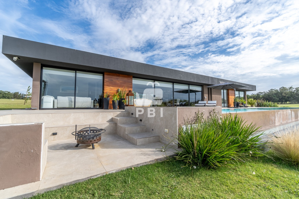 Q2FzYSBkZSAyIGRvcm1pdG9yaW9zIGVuIExhZ3VuYSBkZSBsb3MgQ2lzbmVzIC0gUmVmIDogUEJJMzIzOA==