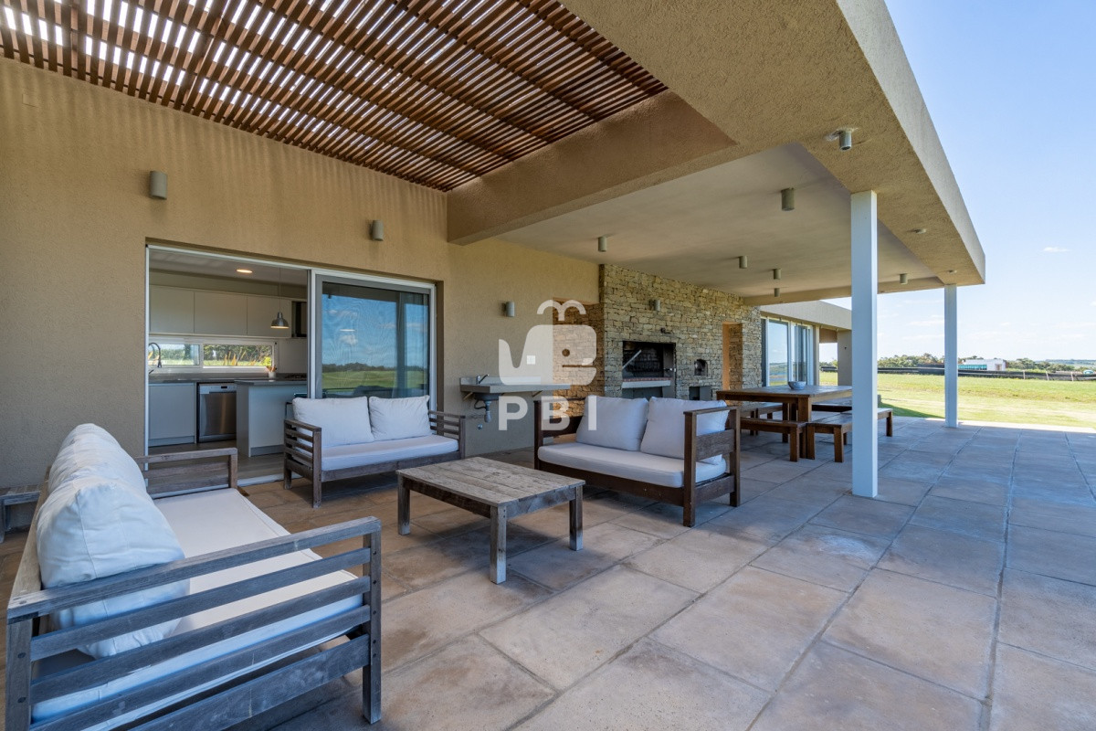 Q2FzYSA2IERPUk1JVE9SSU9TIGVuIExhZ3VuYSBkZSBsb3MgQ2lzbmVzLCBQdW50YSBCYWxsZW5hIC0gUmVmIDogUEJJMjg3MQ==