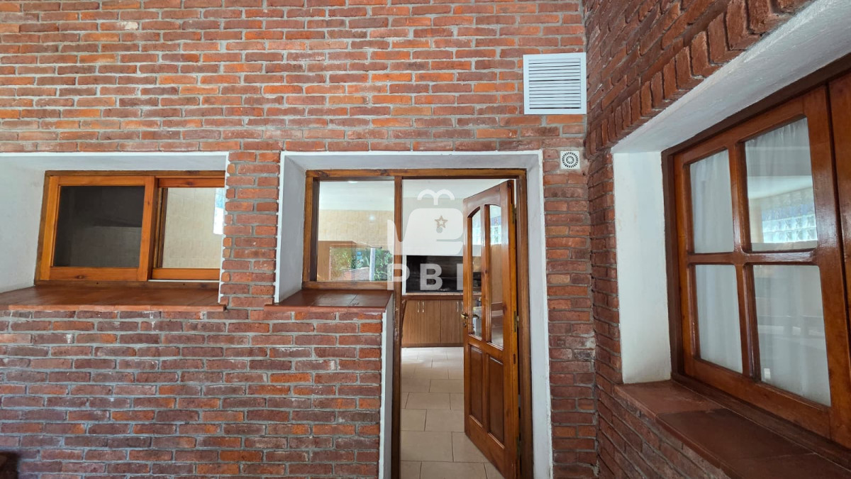 Q2FzYSAzIGRvcm1pdG9yaW9zIGVuIFB1bnRhIGRlbCBFc3RlIC0gUmVmIDogUEJJMTU3NzA=