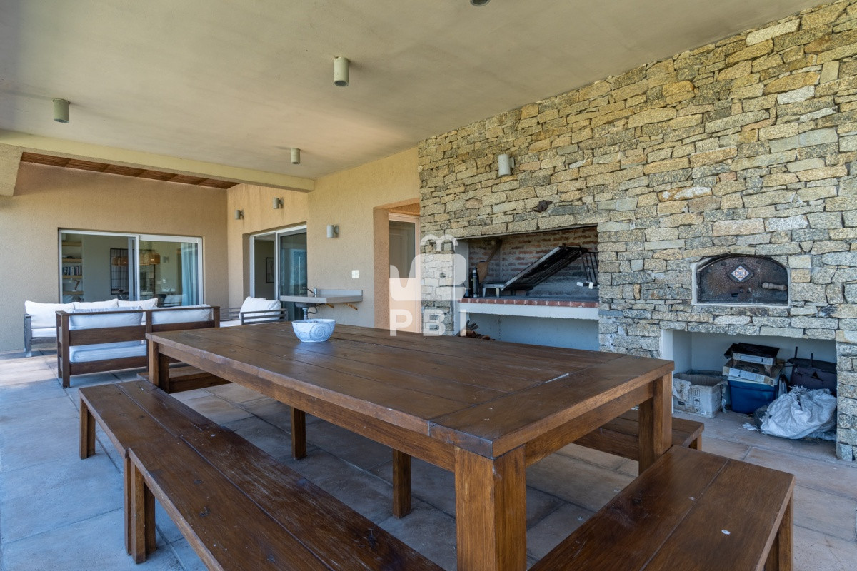 Q2FzYSA2IERPUk1JVE9SSU9TIGVuIExhZ3VuYSBkZSBsb3MgQ2lzbmVzLCBQdW50YSBCYWxsZW5hIC0gUmVmIDogUEJJMjg3MQ==