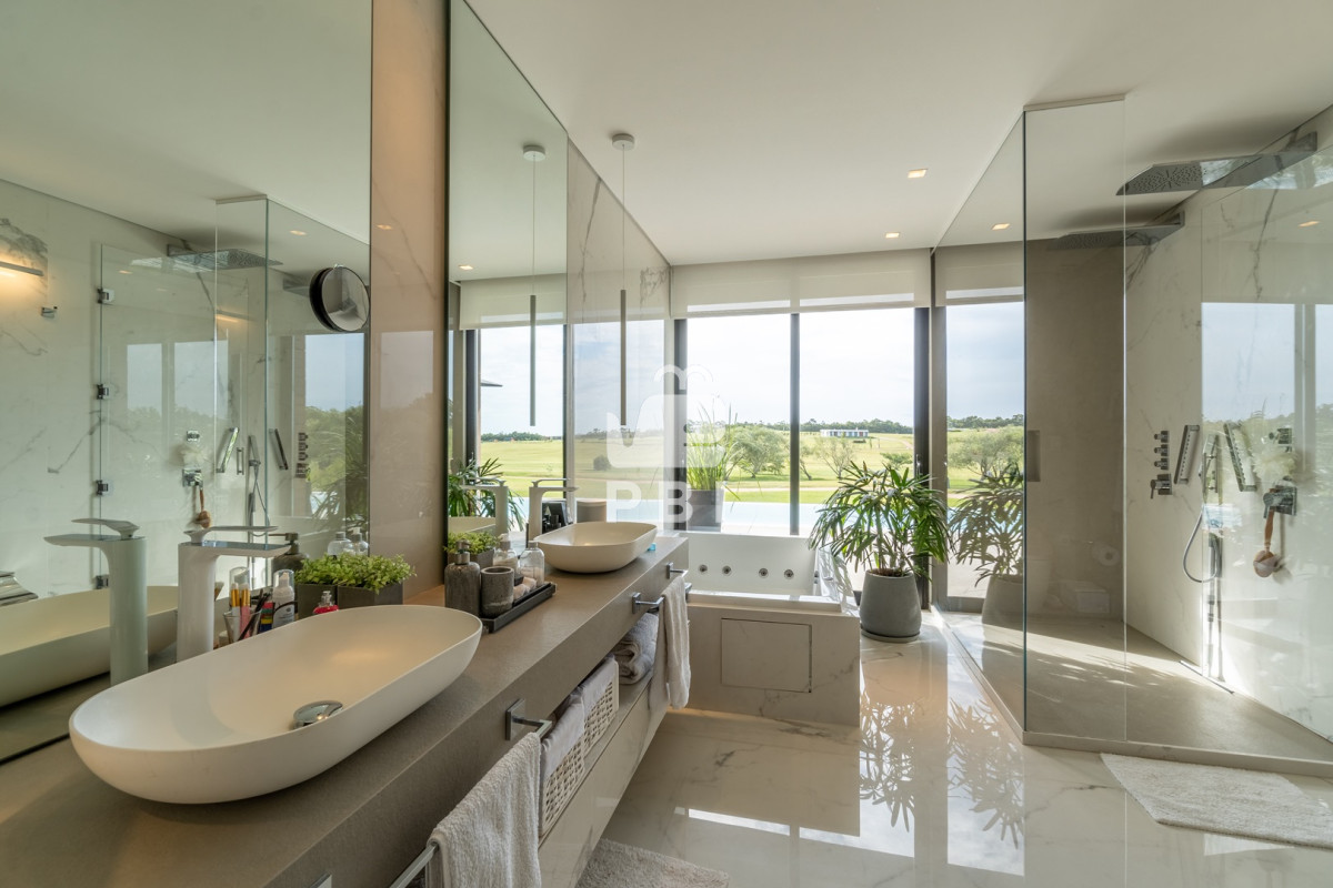 Q2FzYSBkZSAyIGRvcm1pdG9yaW9zIGVuIExhZ3VuYSBkZSBsb3MgQ2lzbmVzIC0gUmVmIDogUEJJMzIzOA==