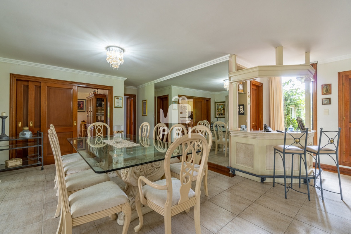 VmVudGEgY2FzYSBkZSA3IGRvcm1pdG9yaW9zLFBsYXlhIE1hbnNhLCBQdW50YSBkZWwgRXN0ZSAtIFJlZiA6IFBCSTI5MTU=