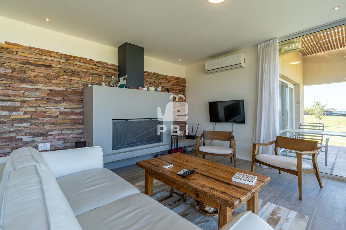 Q2FzYSA2IERPUk1JVE9SSU9TIGVuIExhZ3VuYSBkZSBsb3MgQ2lzbmVzLCBQdW50YSBCYWxsZW5hIC0gUmVmIDogUEJJMjg3MQ==