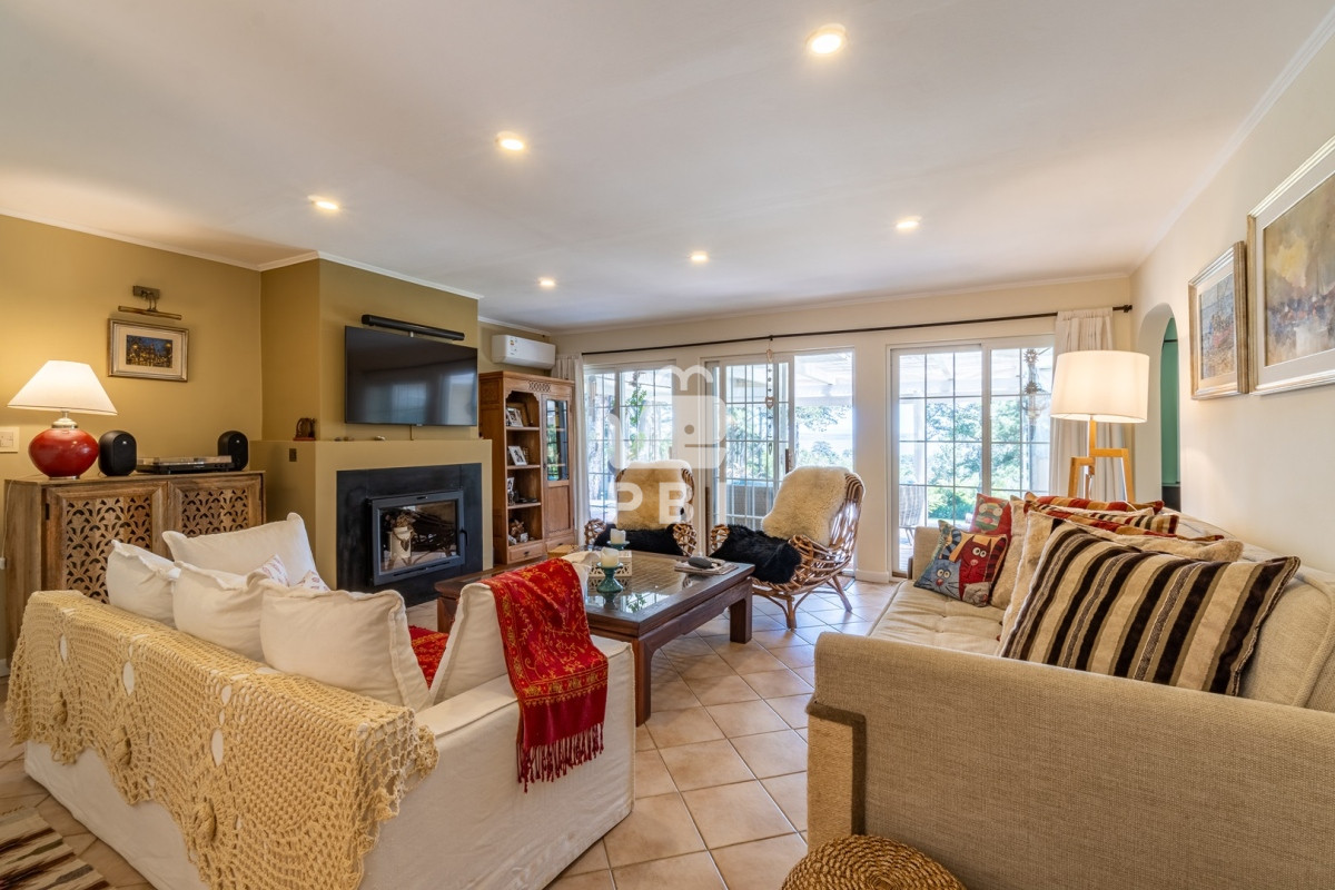 Q2FzYSBkZSAzIGRvcm1pdG9yaW9zIGVuIExhcyBDdW1icmVzLCBQdW50YSBCYWxsZW5hIC0gUmVmIDogUEJJMTMwNDQ=