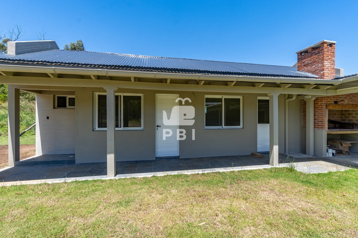 Q2FzYSA0IERPUk1JVE9SSU9TIGVuIENhbWlubyBMdXNzaWNoLCBQdW50YSBCYWxsZW5hIC0gUmVmIDogUEJJMjQ3NA==