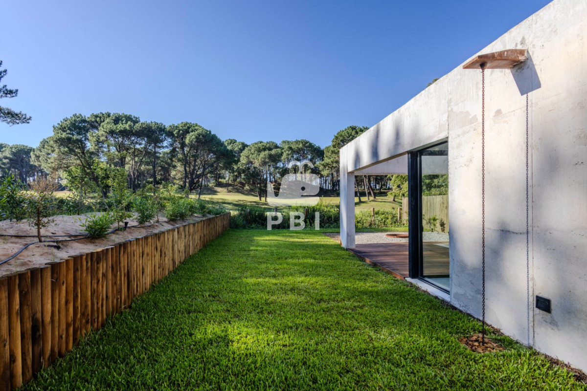 Q2FzYSAzIERPUk1JVE9SSU9TIGVuIENsdWIgZGVsIExhZ28sIFB1bnRhIEJhbGxlbmEgLSBSZWYgOiBQQkkyNjU0