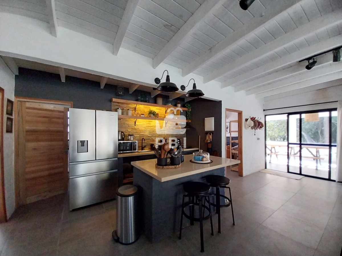 Q2FzYSA0IERPUk1JVE9SSU9TIGVuIEVkZW4gUm9jaywgTWFsZG9uYWRvIC0gUmVmIDogUEJJMTMxNTk=