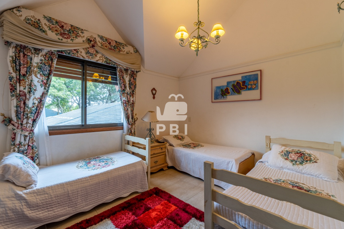 VmVudGEgY2FzYSBkZSA3IGRvcm1pdG9yaW9zLFBsYXlhIE1hbnNhLCBQdW50YSBkZWwgRXN0ZSAtIFJlZiA6IFBCSTI5MTU=