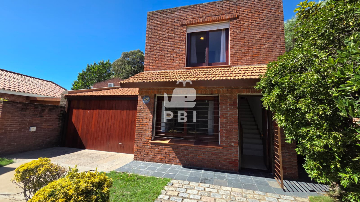 Q2FzYSAzIGRvcm1pdG9yaW9zIGVuIFB1bnRhIGRlbCBFc3RlIC0gUmVmIDogUEJJMTU3NzA=