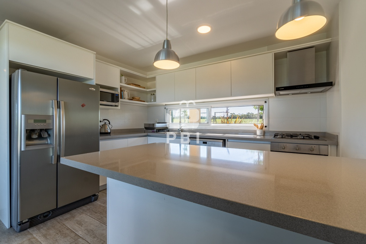 Q2FzYSA2IERPUk1JVE9SSU9TIGVuIExhZ3VuYSBkZSBsb3MgQ2lzbmVzLCBQdW50YSBCYWxsZW5hIC0gUmVmIDogUEJJMjg3MQ==