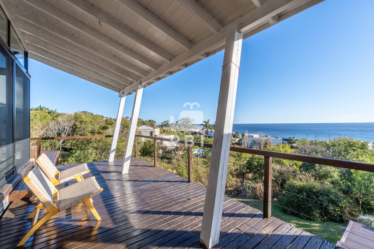 Q2FzYSBlbiBMb21vIERlIExhIEJhbGxlbmEgNSBkb3JtaXRvcmlvcyAtIFJlZiA6IFBCSTE3OTg=