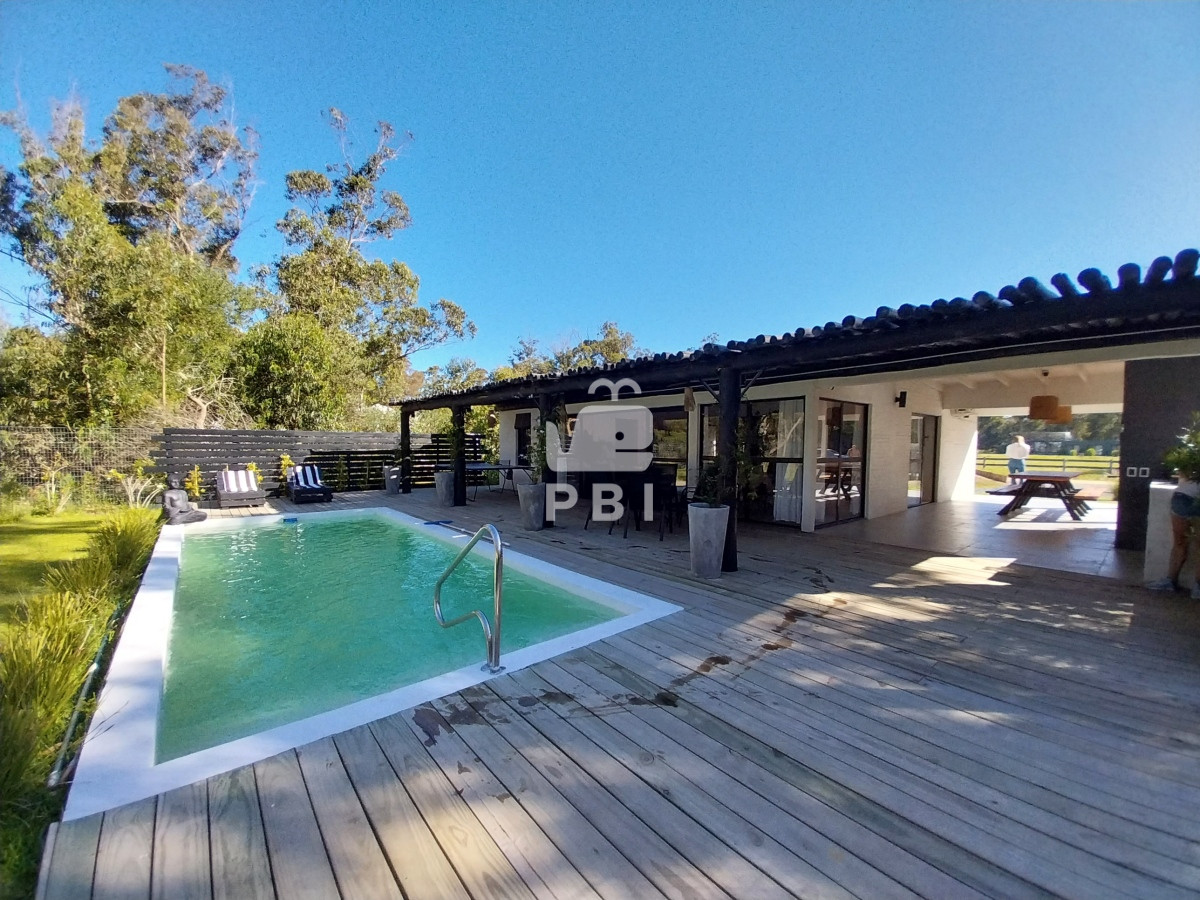 Q2FzYSA0IERPUk1JVE9SSU9TIGVuIEVkZW4gUm9jaywgTWFsZG9uYWRvIC0gUmVmIDogUEJJMTMxNTk=