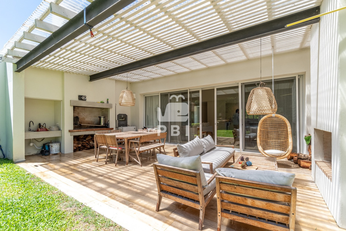 Q2FzYSBlbiB2ZW50YSBlbiBBY3JlcyBkZSBTb2xhbmFzLCBQdW50YSBCYWxsZW5hICAtIFJlZiA6IFBCSTE1NjU2