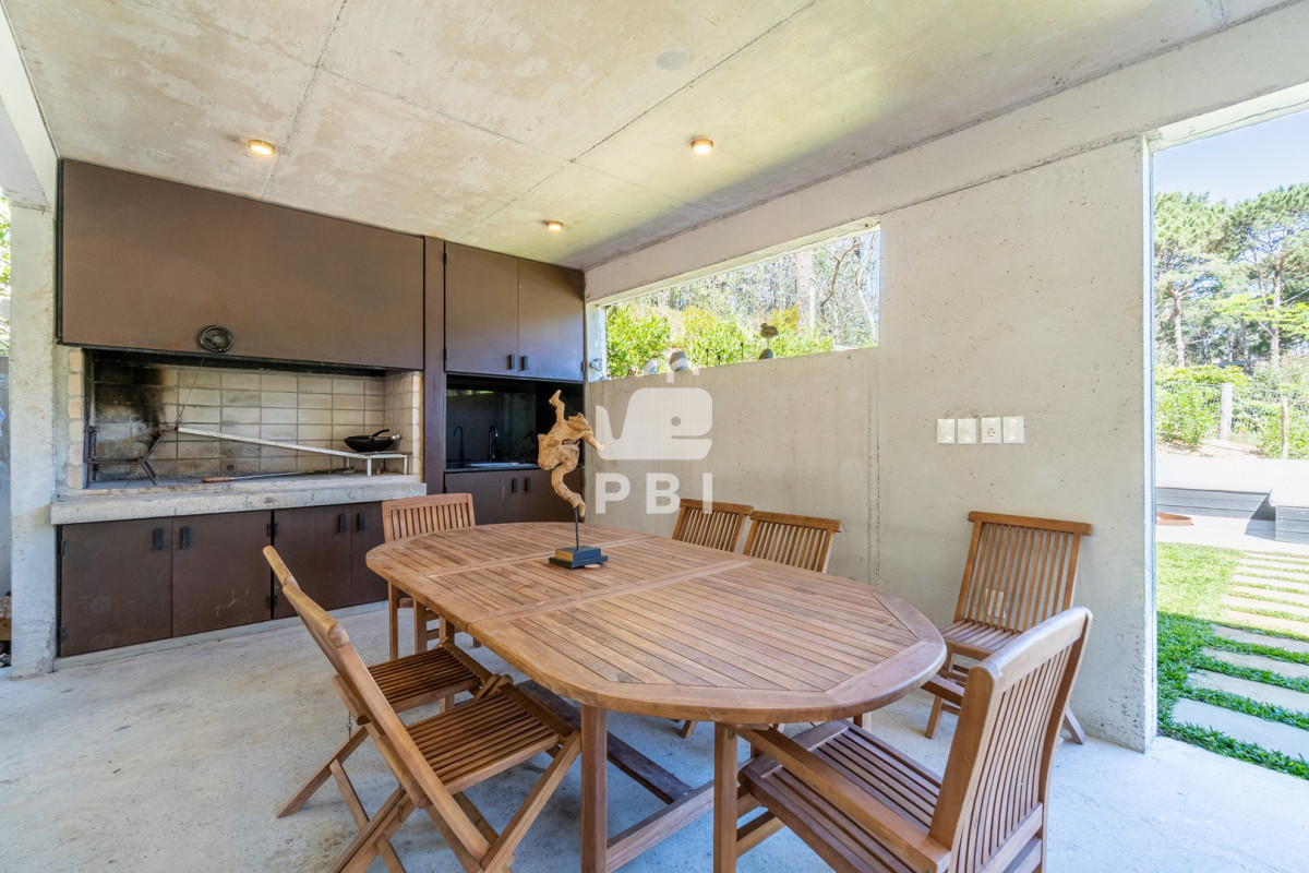 Q2FzYSBkZSAzIGRvcm1pdG9yaW9zIGVuIEFsbWFyLCBDbHViIGRlbCBMYWdvIC0gUmVmIDogUEJJMTQyMzY=