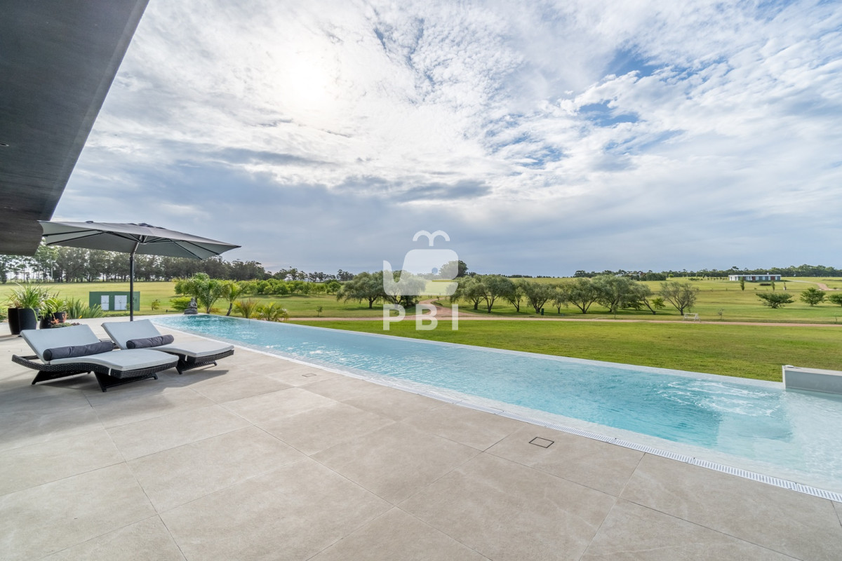 Q2FzYSBkZSAyIGRvcm1pdG9yaW9zIGVuIExhZ3VuYSBkZSBsb3MgQ2lzbmVzIC0gUmVmIDogUEJJMzIzOA==