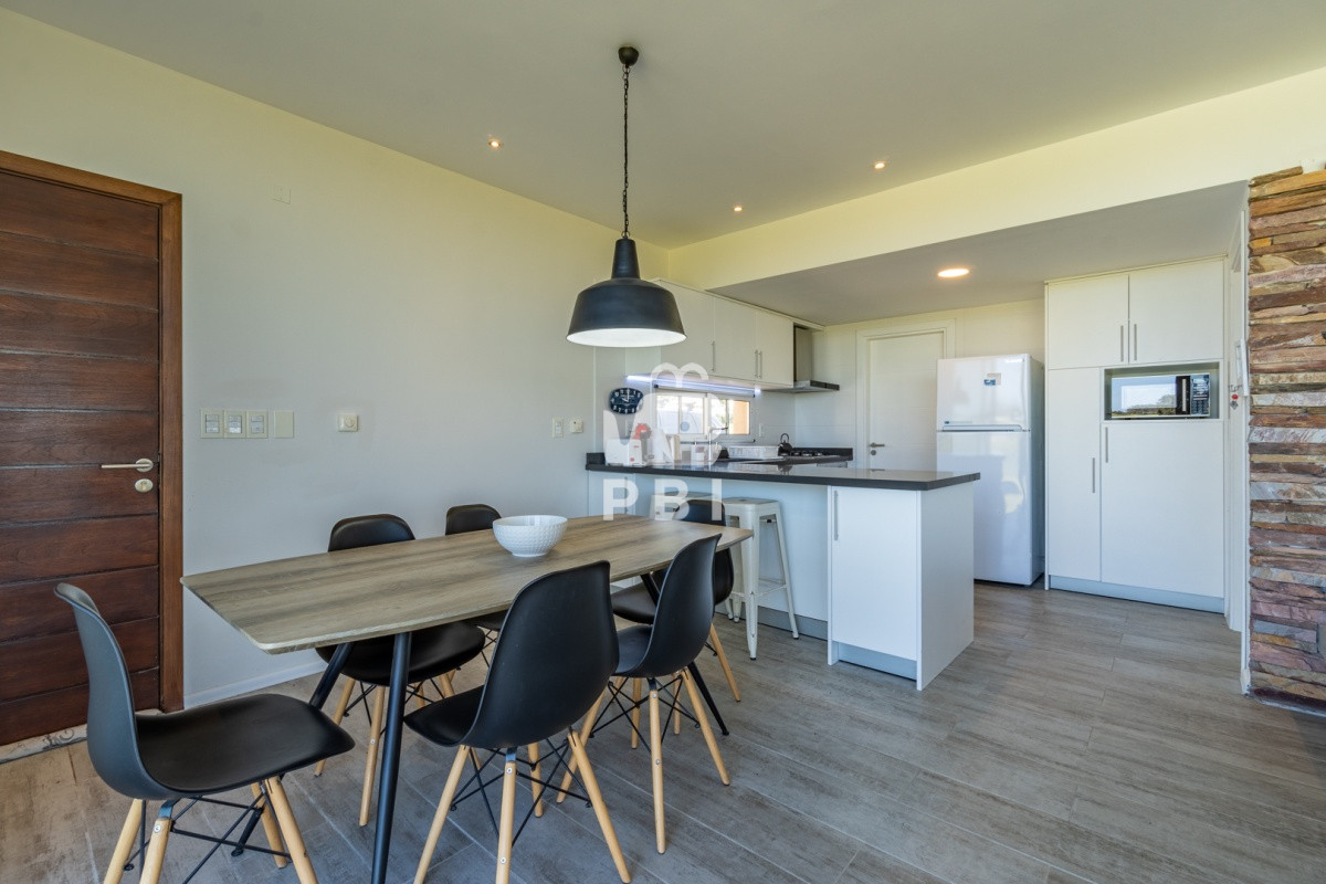 Q2FzYSA2IERPUk1JVE9SSU9TIGVuIExhZ3VuYSBkZSBsb3MgQ2lzbmVzLCBQdW50YSBCYWxsZW5hIC0gUmVmIDogUEJJMjg3MQ==