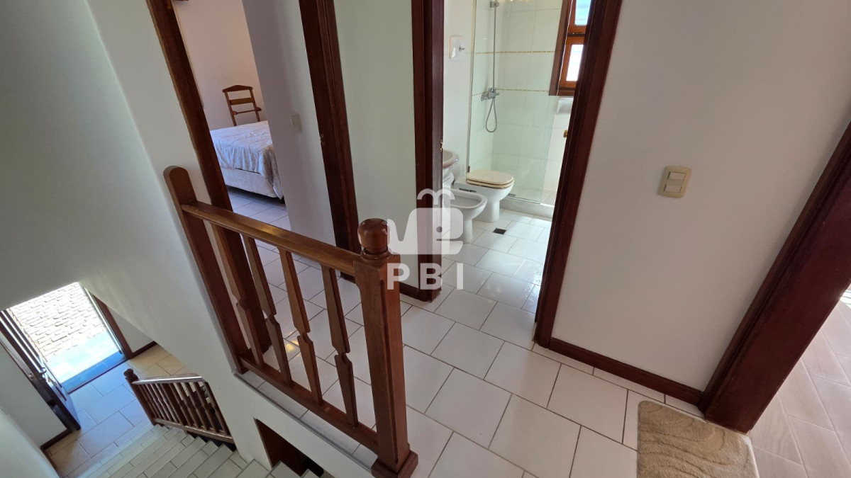 Q2FzYSAzIGRvcm1pdG9yaW9zIGVuIFB1bnRhIGRlbCBFc3RlIC0gUmVmIDogUEJJMTU3NzA=