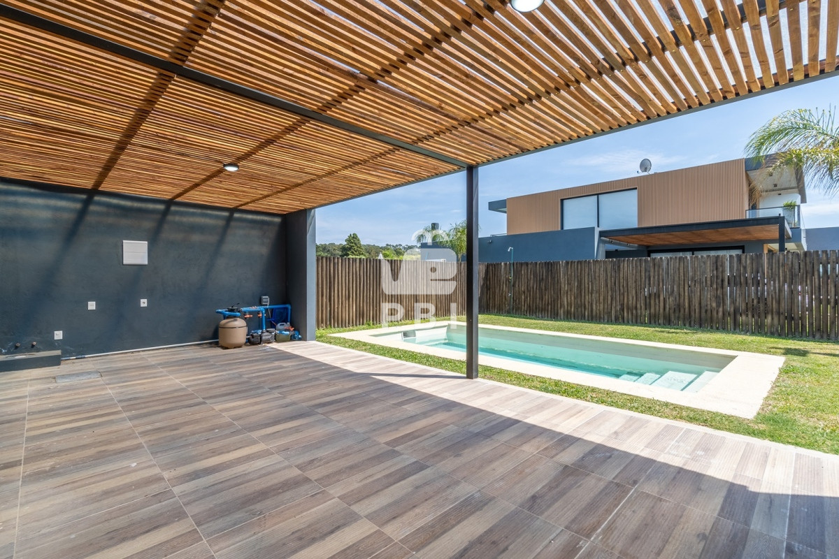 Q2FzYSBkZSAzIGRvcm1pdG9yaW9zIGVuIEdydXRhcyBWaWxsYWdlLCBQdW50YSBCYWxsZW5hIC0gUmVmIDogUEJJMTMxODg=