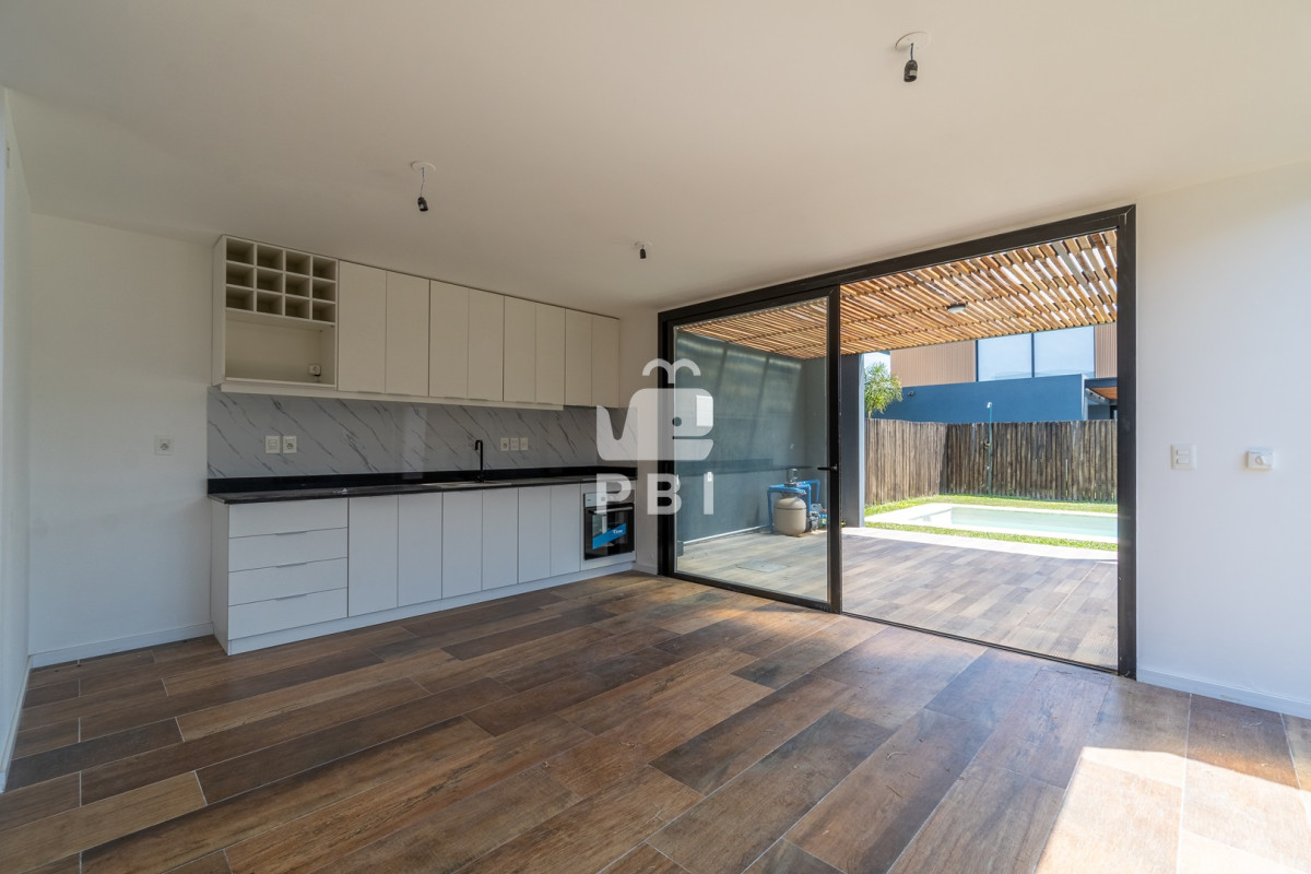 Q2FzYSBkZSAzIGRvcm1pdG9yaW9zIGVuIEdydXRhcyBWaWxsYWdlLCBQdW50YSBCYWxsZW5hIC0gUmVmIDogUEJJMTMxODg=