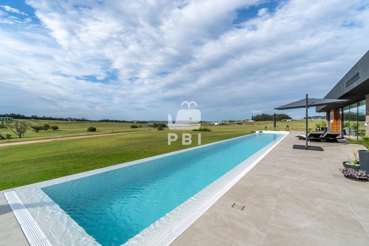 Q2FzYSBkZSAyIGRvcm1pdG9yaW9zIGVuIExhZ3VuYSBkZSBsb3MgQ2lzbmVzIC0gUmVmIDogUEJJMzIzOA==