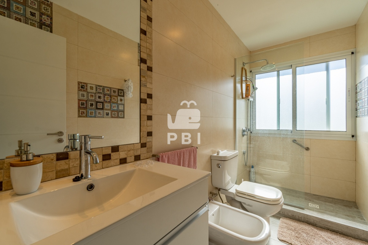 Q2FzYSA2IERPUk1JVE9SSU9TIGVuIExhZ3VuYSBkZSBsb3MgQ2lzbmVzLCBQdW50YSBCYWxsZW5hIC0gUmVmIDogUEJJMjg3MQ==